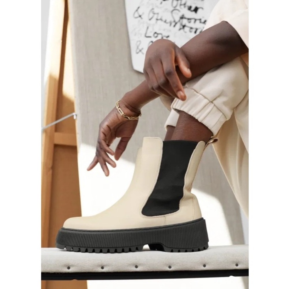 & Other Stories Chunky Leather Chelsea Boots Cream Black Platform US 6.5
